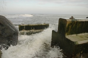 Waves crashing in Staithes
